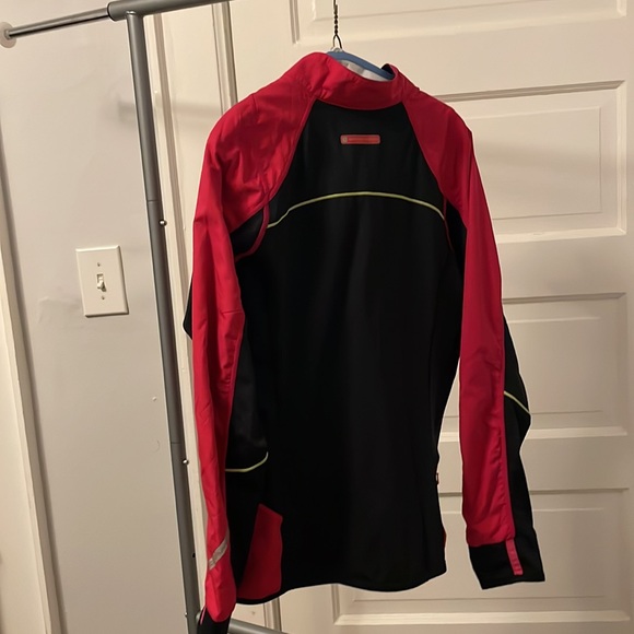 Pink Mizuno running jacket - Picture 9 of 9